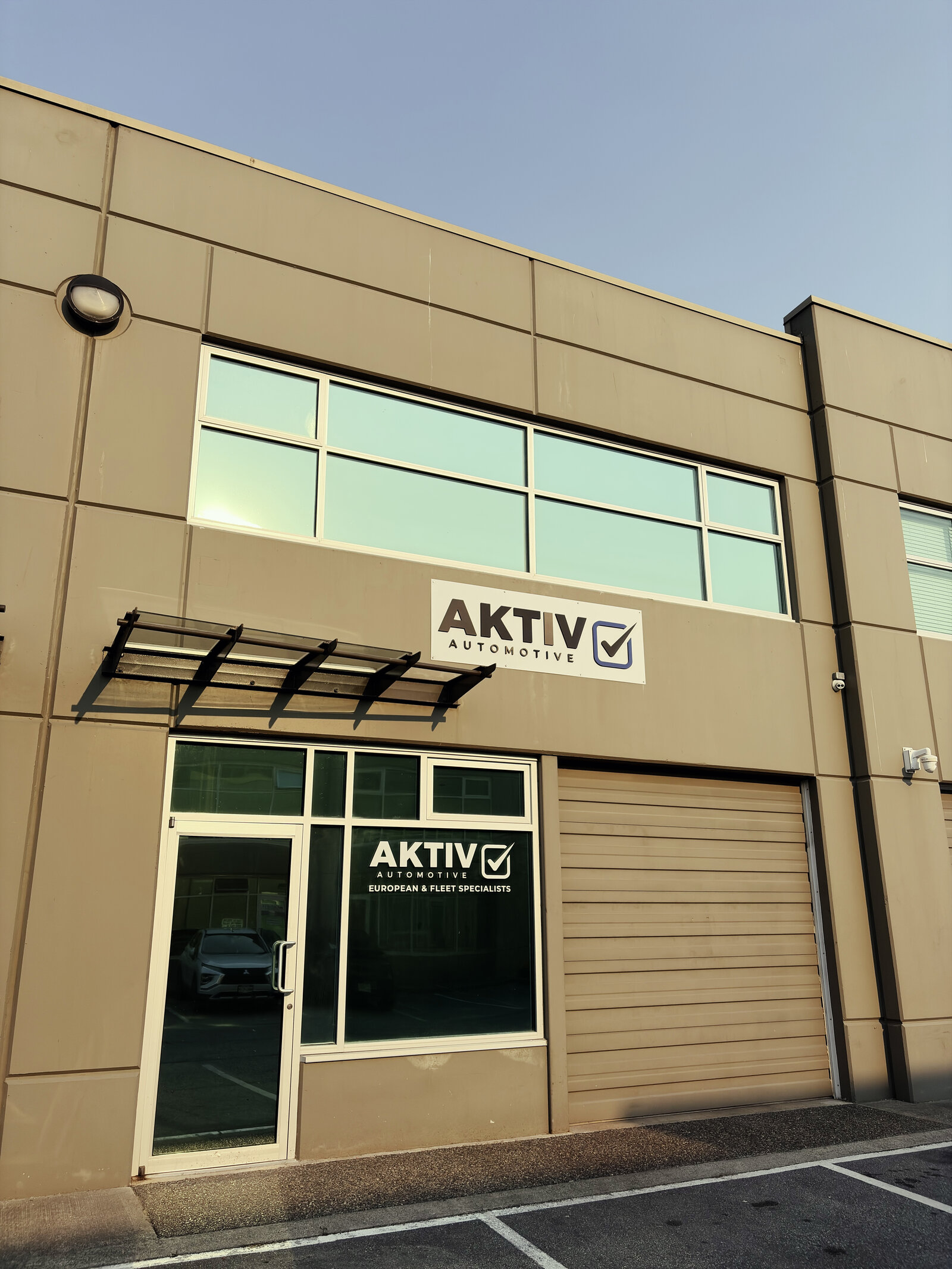 The Aktiv Automotive team and shop